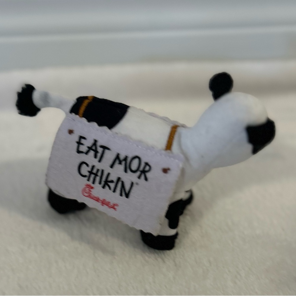 Chick-Fil-A "EAT MOR CHIKIN"
Cow PLUSH Toy